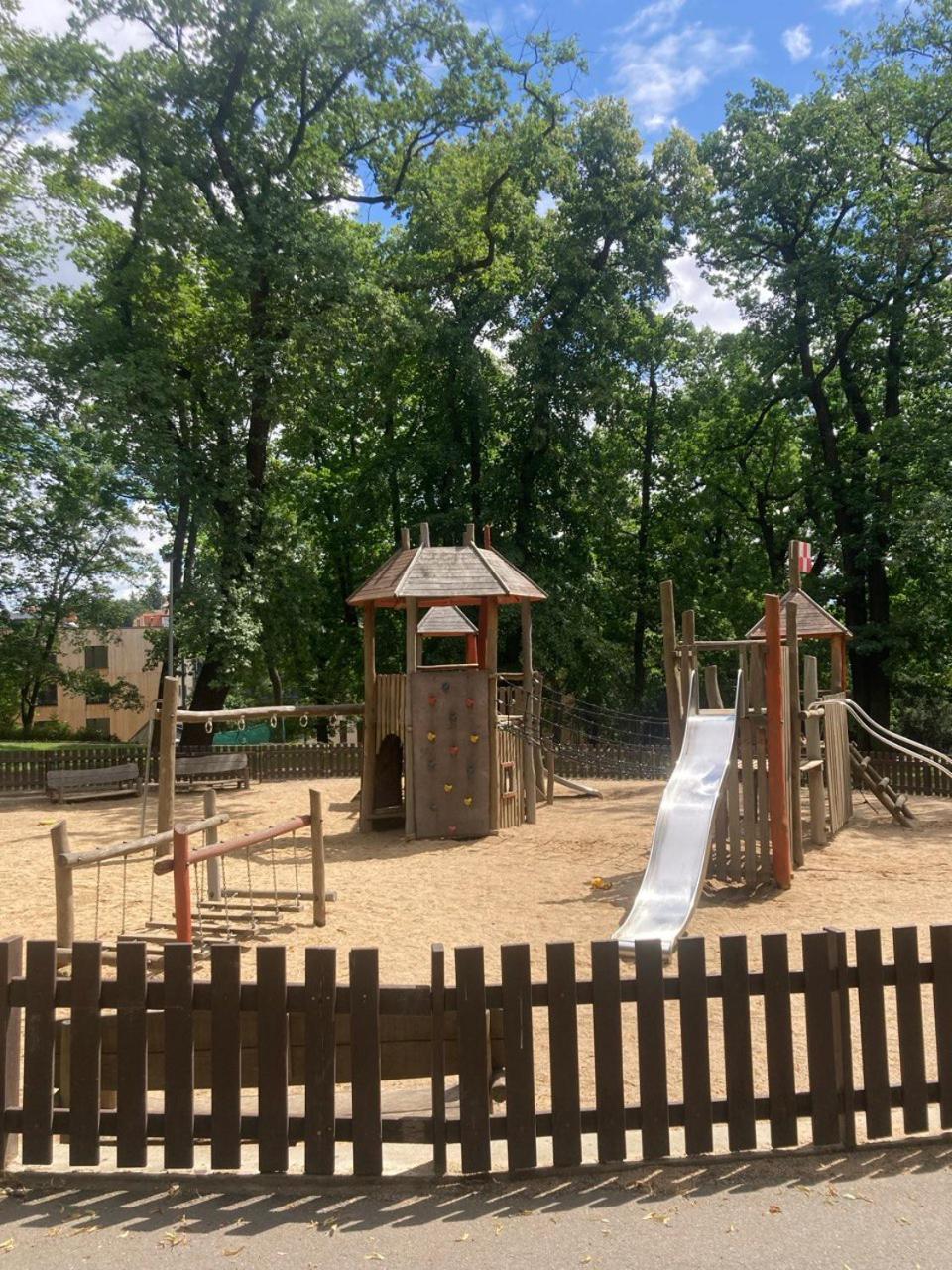 Residence Park Klamovka Прага Экстерьер фото